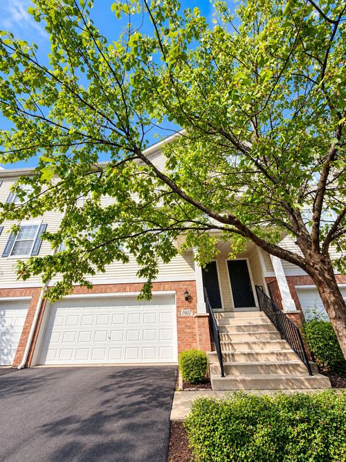 1907 Indian Hill Ln, Aurora, IL, 60503-3637 | Card Image