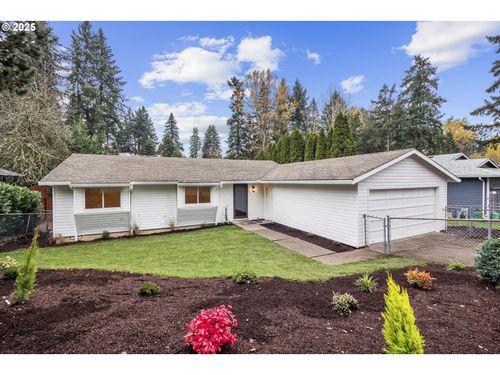 910 Ne Hill Way, Estacada, OR, 97023-7545 | Card Image
