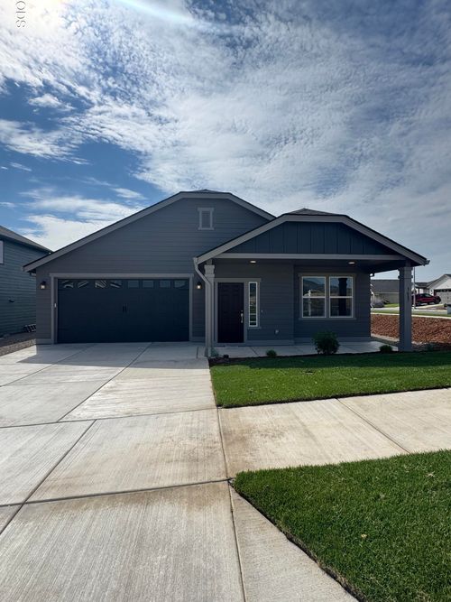 110-3687 Medford Ctr, Medford, OR, 97504 | Card Image