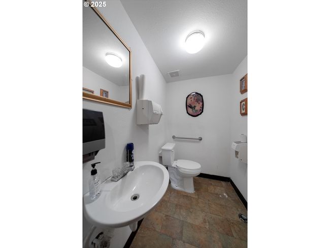 115 8 Th St, Home with 0 bedrooms, 0 bathrooms and 15 parking in Winchester Bay OR | Image 16