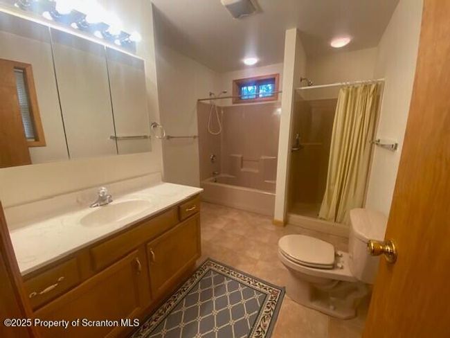 Primary Bathroom | Image 13