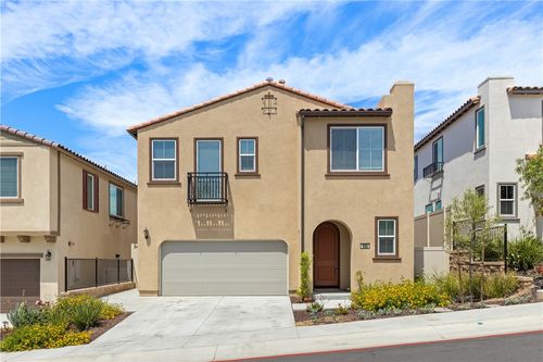 895 Brookdale Dr, Vista, CA, 92081-3910 | Card Image