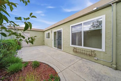 154 Crestview Ct, Watsonville, CA, 95076-2751 | Card Image