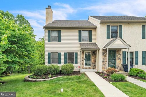 524 Pickering Station Dr, CHESTER SPRINGS, PA, 19425-2343 | Card Image