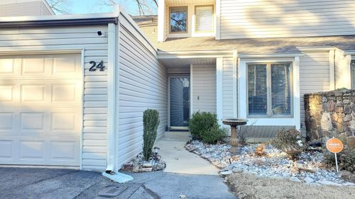 24 Fairway Woods Cir, Maumelle, AR, 72113-6443 | Card Image