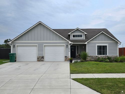1604 Glen Eagles Dr, Abilene, KS, 67410-3907 | Card Image