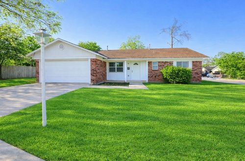 629 E Mission St, Crowley, TX, 76036-2821 | Card Image