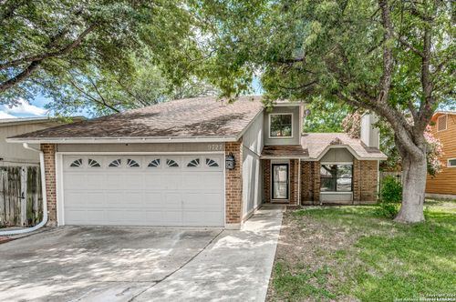 9727 Fortune Ridge Dr, Converse, TX, 78109-2752 | Card Image