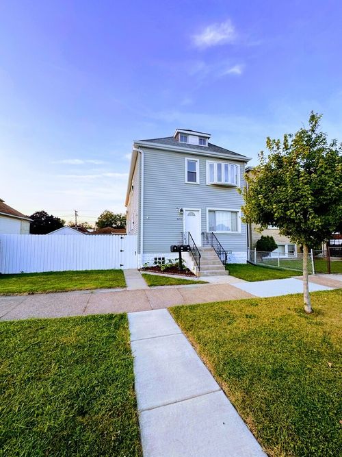 7535 W 58th Pl, Summit, IL, 60501-1445 | Card Image