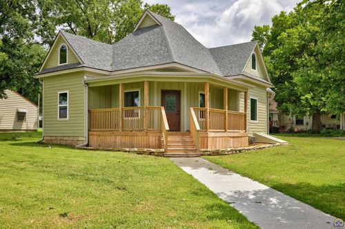 100 E 8th St, Onaga, KS, 66521-9791 | Card Image