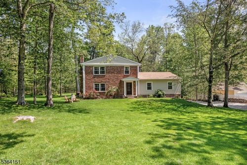 37 Dogwood Dr, Chester, NJ, 07930-2707 | Card Image
