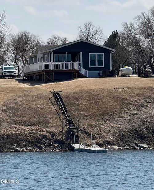 140 Blacktail Drive, Williston, ND, 58801 | Card Image