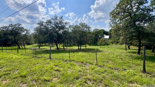 101 Chuckwagon Dr, La Vernia, TX, 78121-5691 | Card Image