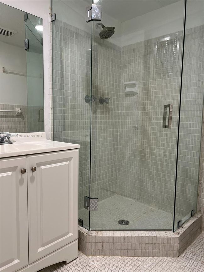 APT-107 - 1521 Nw 43 Rd Ave, Condo with 2 bedrooms, 2 bathrooms and null parking in Lauderhill FL | Image 12