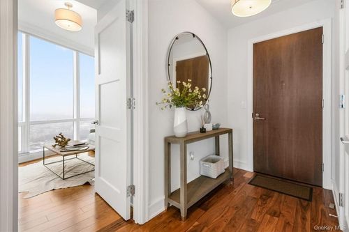 apt-ph5e-5 Renaissance Sq, White Plains, NY, 10601-3052 | Card Image