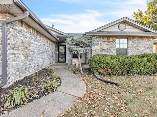 1317 Tara Dr, Midwest City, OK, 73130-6141 | Card Image