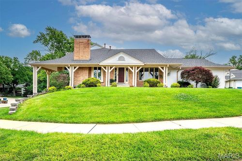 14991 Broadmont Dr, Chesterfield, MO, 63017-7828 | Card Image