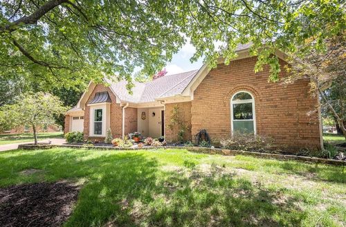 8481 Overcup Oaks Dr, Cordova, TN, 38018-6459 | Card Image