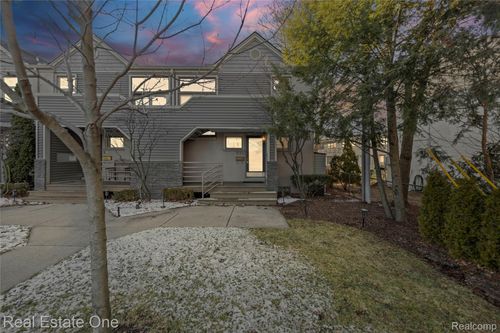 556 Bloomfield Ct, Birmingham, MI, 48009-1303 | Card Image