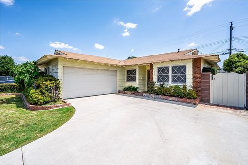 17524 Thornlake Ave, Artesia, CA, 90701-4305 | Card Image