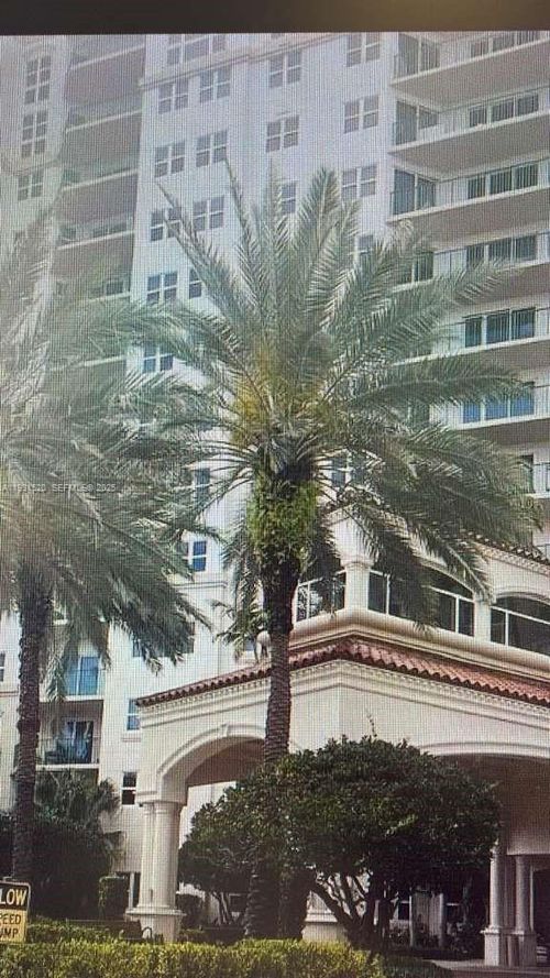 apt-214-19900 E Country Club Dr, Aventura, FL, 33180-3328 | Card Image