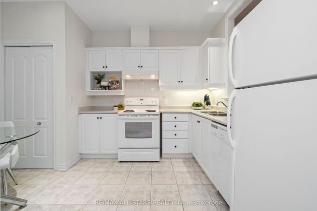 68 Celebrity Greens Way, Condo with 3 bedrooms, 2 bathrooms and 1 parking in Markham ON | Image 15