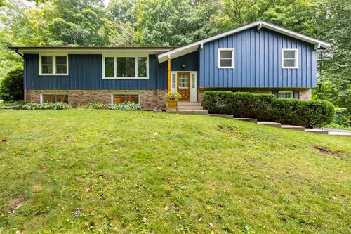 107 Parkway Dr, Slinger, WI, 53086-9706 | Card Image