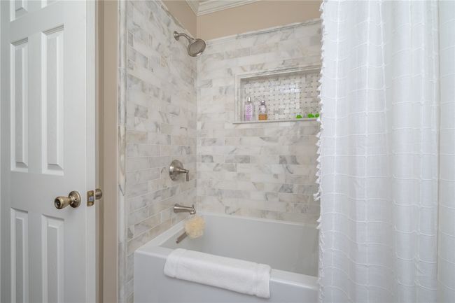 Guest Bathroom | Image 25