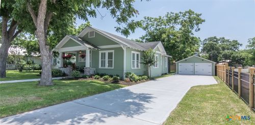 410 N Avenue D, Shiner, TX, 77984-5716 | Card Image