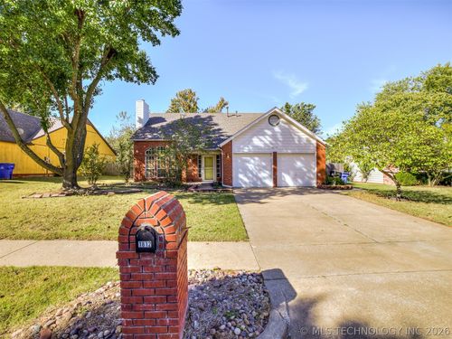 1812 S Gardenia Ave, Broken Arrow, OK, 74012-9024 | Card Image