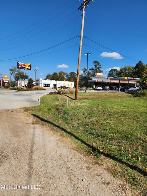 1704 Carson Drive, Yazoo City, MS, 39194 | Card Image