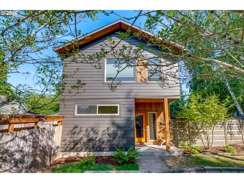 9326 N Tioga Ave, Portland, OR, 97203-2458 | Card Image