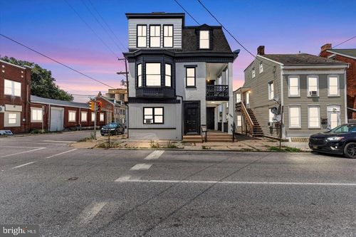 597 W Philadelphia St, YORK, PA, 17401-3382 | Card Image