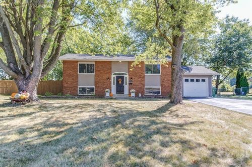 704 Grove St, Marysville, OH, 43040-1381 | Card Image