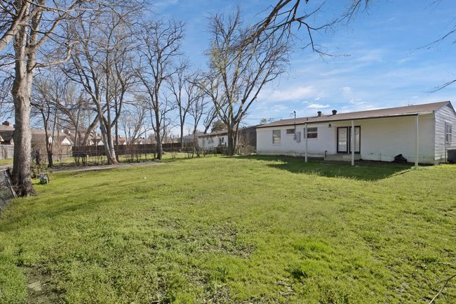 View of yard with fence | Image 25