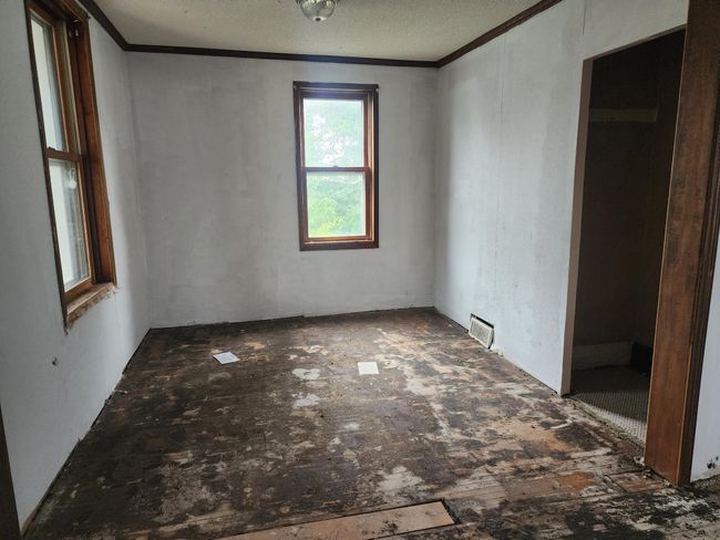 1609 2 Nd St W, House other with 5 bedrooms, 2 bathrooms and null parking in Eveleth MN | Image 6