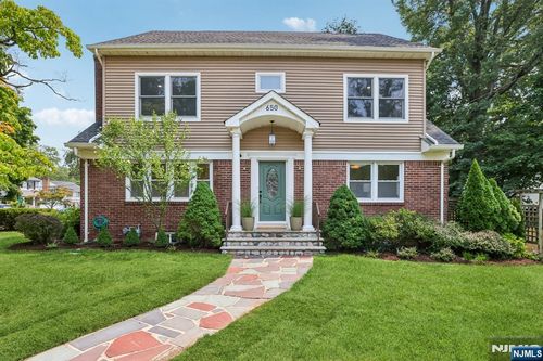 650 Ridgewood Rd, Maplewood, NJ, 07040-2551 | Card Image