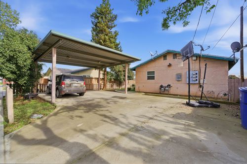 340 Locke Ave, Lindsay, CA, 93247-2518 | Card Image