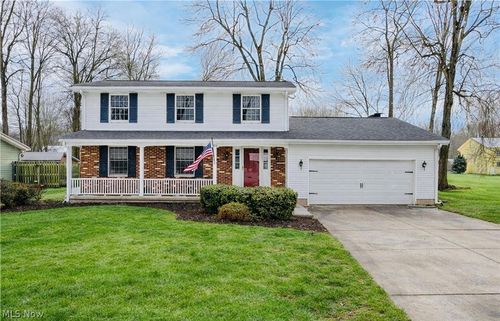 324 Greenbriar Dr, Cortland, OH, 44410-1615 | Card Image