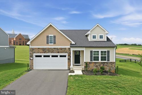 2 Edinburgh Ct, CHARLES TOWN, WV, 25414-6107 | Card Image