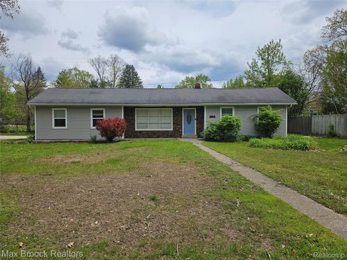 3221 Union Lake Rd, Commerce Twp, MI, 48382-4576 | Card Image