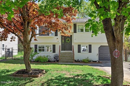19 James Ln, Troy, NY, 12182-1431 | Card Image