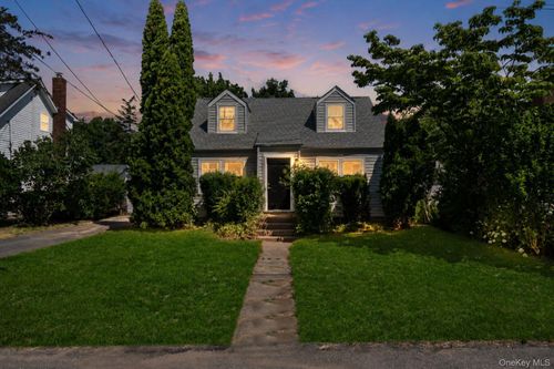 86 E 13th St, Huntingtn Sta, NY, 11746-2524 | Card Image