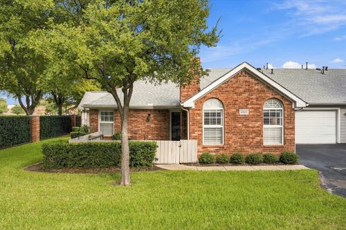 1002 Bridges Dr, Arlington, TX, 76012-2049 | Card Image