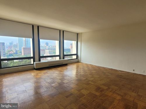 19fw-210 Locust St, PHILADELPHIA, PA, 19106-3934 | Card Image