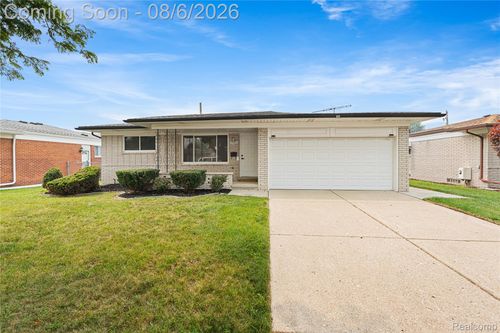 35203 Eden Park Dr, Sterling Heights, MI, 48312-3832 | Card Image