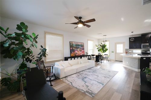 apt-104-604 Allen St, Austin, TX, 78702-4924 | Card Image