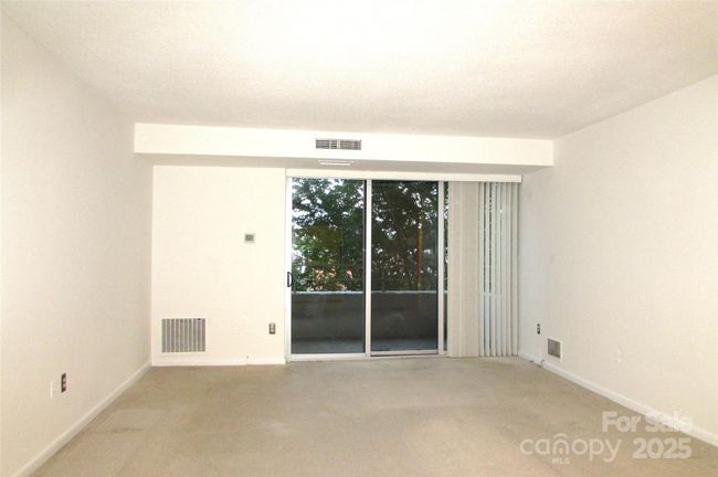 Living Room | Image 9