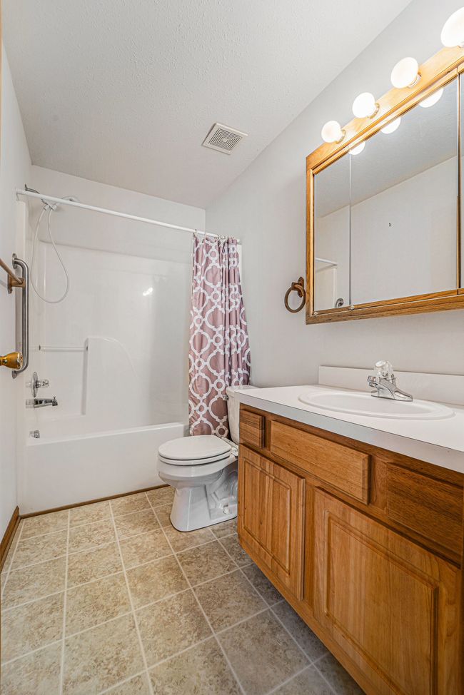 382 Marigold Cir, Condo with 2 bedrooms, 2 bathrooms and null parking in Westland MI | Image 15