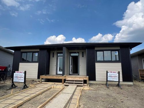 95 Gray Close, Sylvan Lake, AB, T4S0W4 | Card Image